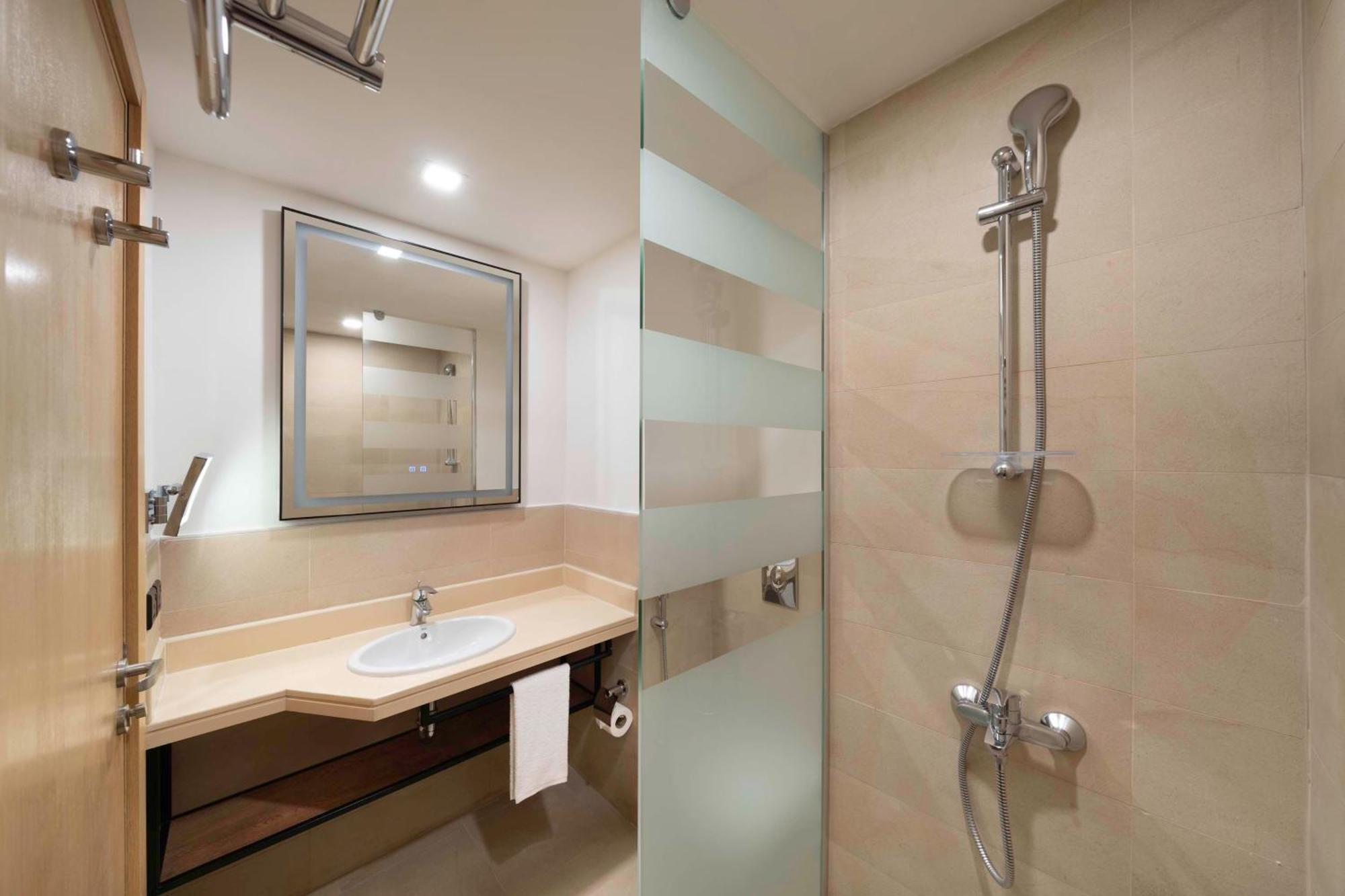 Park Inn By Radisson Makkah Thakher Alsharqi Mecca Bagian luar foto
